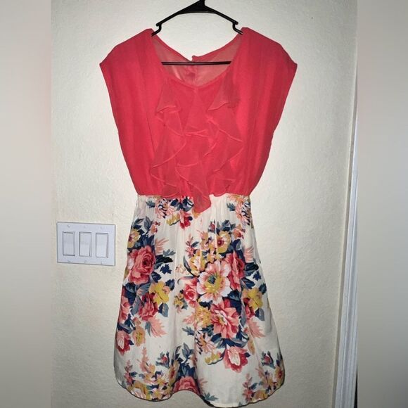 EMMELEE FLORAL SUMMER DRESS- size SMALL - Picture 2 of 6